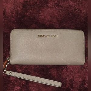 Michael Kors Jet Set Continental Wallet. Dusk/taupe Saffiani Leathet EUC